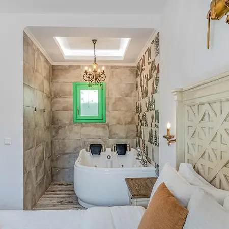 Mikis La Scala Luxury