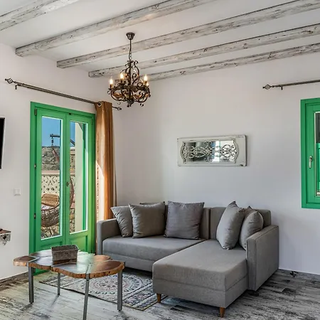 Mikis La Scala Luxury